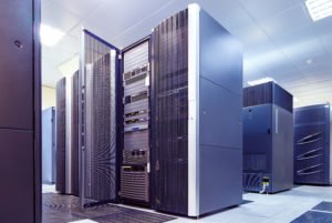 shutterstock_366600428_DataCenter-300x201